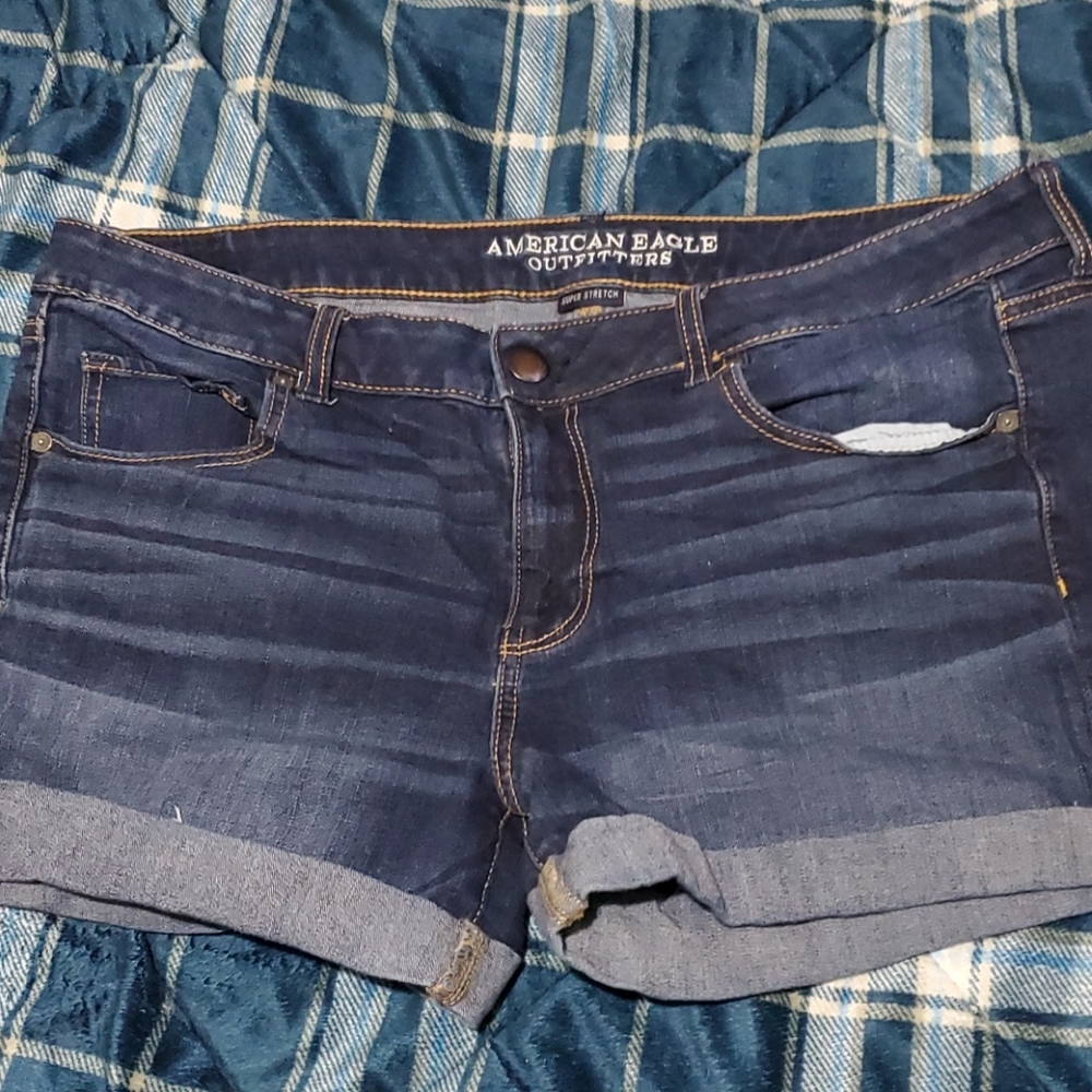 American Eagle Midi shorts 18s